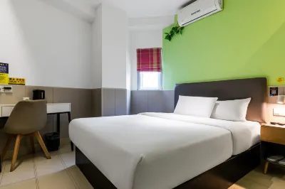 100 Inn Hotel (Ningbo Tianyi Square Drum-Tower Subway Station) Hotels near The Old Bund