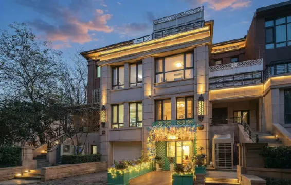 Monet Residence โรงแรมใกล้อุทยานต้าถังฝูหรง