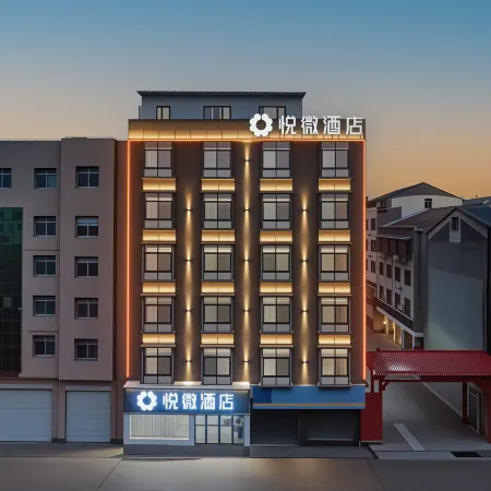Jianli Yuewei Light Hotel (Jianli No.1 High School Changqing City Plaza)