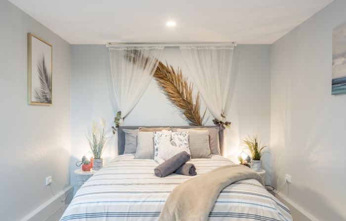 Sunny Private Rooms – Steps to Train, Shops & Park