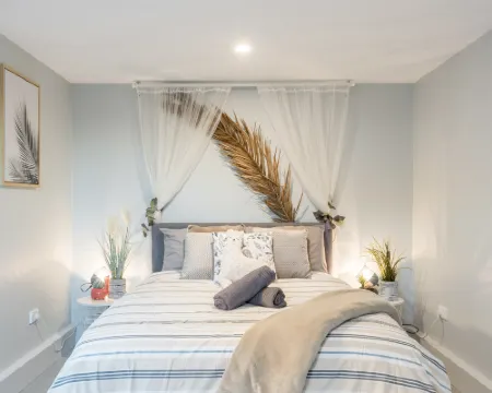 Comfy Private Rooms in Burwood–Walking Distance to Transport & Close to Chinatown–Shared Bathroom 寶活酒店