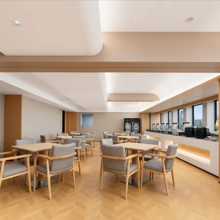 Yiyue International Hotel (Xiangyang Railway Station People's Square)
