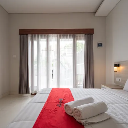 RedDoorz Plus @ Yasa’s Living Denpasar Отели рядом с достопримечательностью «Пляж Пенджембак»