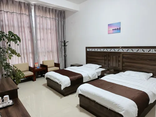 羅平宿雲エコノミーホテル