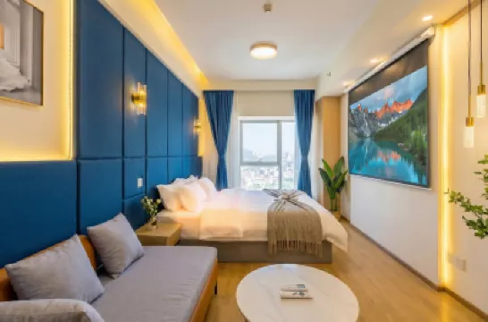 依岸民宿 莱山区附近的飯店