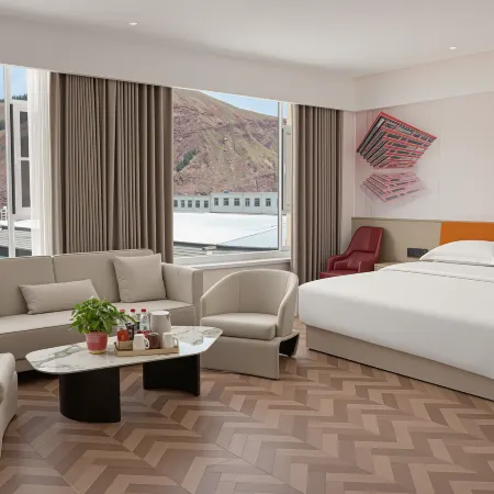 Qilian Jihong Business Hotel