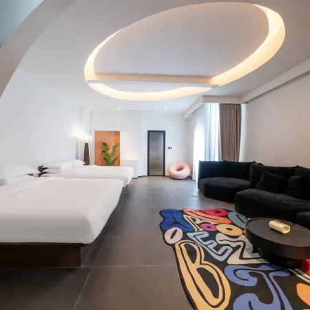 Floral Hong Homestay (Beihai Silver Beach)
