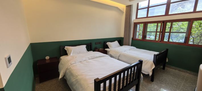 Zhiziluo Hostel · Nostalgic Themed Homestay Hotel a Fugong