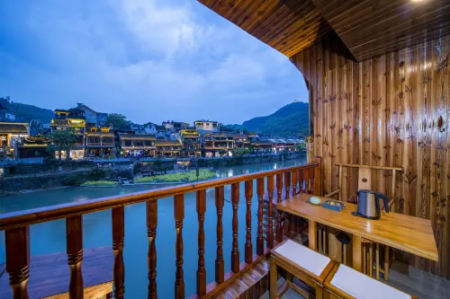 Stilted Building Linjiang Homestay (Fenghuang Ancient Town) - New