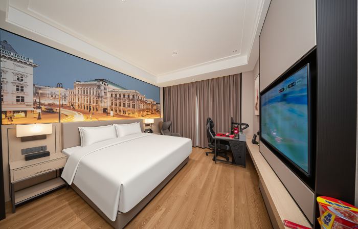 Yunying Baojing Shikong E-Sports Hotel (Hua Wuyue Plaza Huaxing Road)