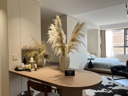 R7 Residence - Homestays