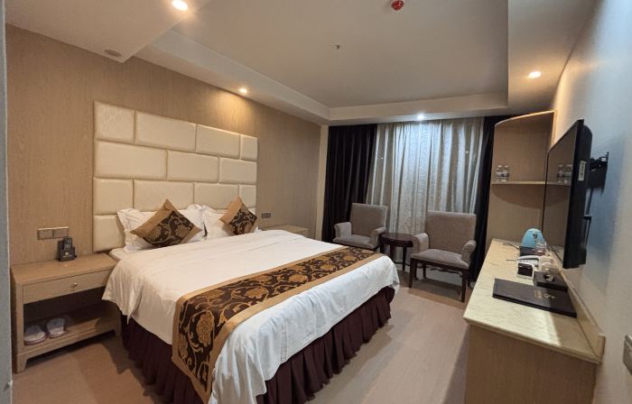 Yilong Xindu Hotel