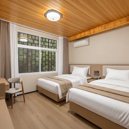 Huaxi·Longmen Manor Hotel (Longmen Grottoes Northwest Service Area Longmen High-Speed Rail Station)