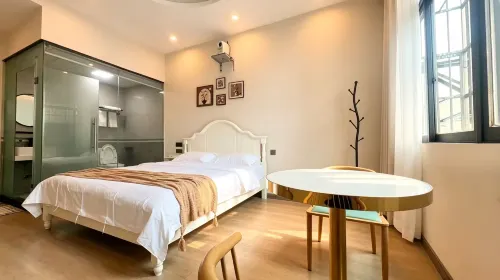 Jinghui Themed Movie Homestay (Hubei Engineering College) - balcony