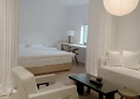 Peninsula Tree House