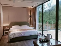 Gongtong Mountain Lodge Hotels in Tianquan