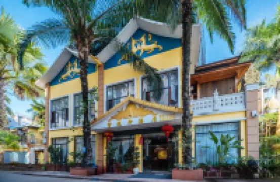 景洪富龍軒酒店（潑水廣場店） 鄰近孔雀湖的酒店