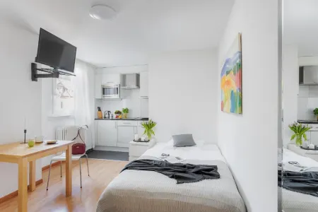 Swiss Star Zurich Sihlfeld - Self Check-IN Отели рядом с достопримечательностью «Kirche Enge»