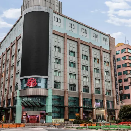 Homeinn Plus Hotel (Shanghai Lujiazui Mall Road Subway Station) Отели рядом с достопримечательностью «Башня Цзинь Мао»