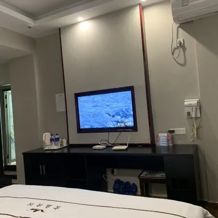 Lancang Hongsheng Hotel