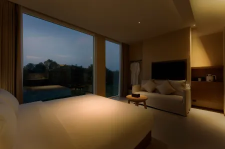 Ruoyi Roy (Sanya Haitang Bay Duty Free City)