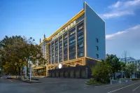 カントリー イン＆スイーツ by ラディソン ホテル（鹹寧伝媒大廈市博物館） 湖北科技学院(咸安キャンパス)周辺のホテル