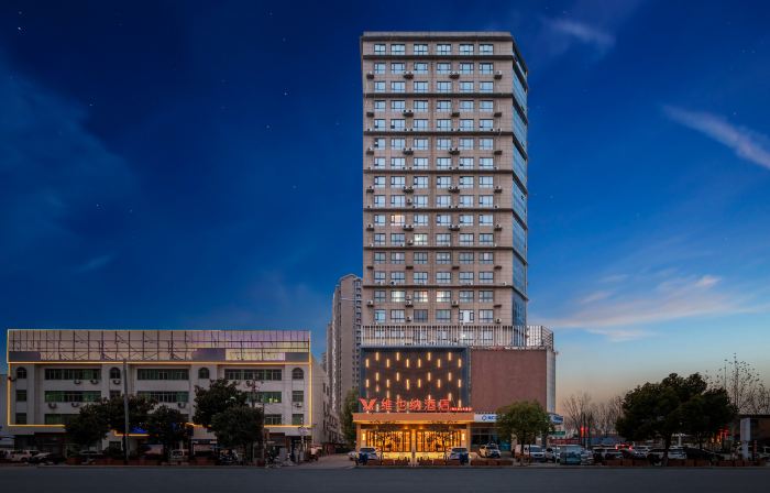 Vienna Hotel (Queshan Longshan Avenue)