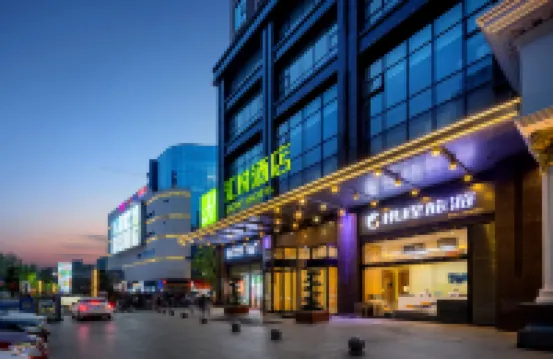 Hui Yue Hotel (Hui Rong Plaza, Chengdu Phoenix Mountain Sports Park) Hotels near Huanghua Commercial Street