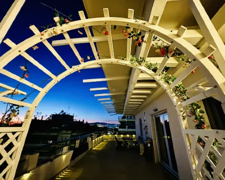 安靜民宿雅典市中心-整套兩居室-頂樓100平米陽台看雅典日出日落 新斯米爾尼酒店