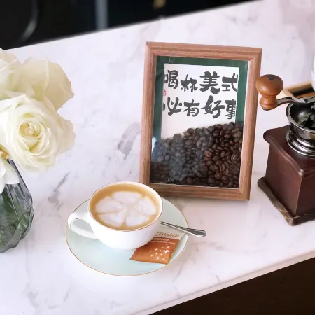 Xi Xiaoshi Designers High View Scenic Hotel (Kunming Dounan Flower Market Branch)