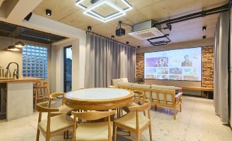 Floral Hotel· Shanghai Longda Oil Car Rural Hotel