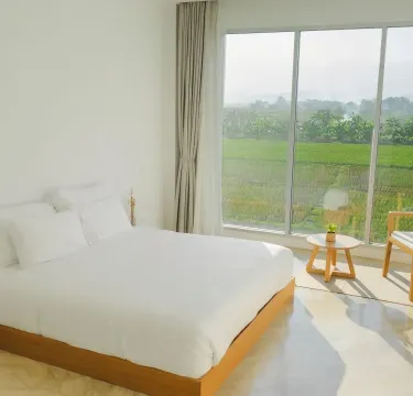 ห้องดีลักซ์ เตียงใหญ่ พร้อมวิวภูเขา
