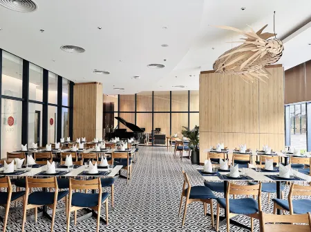 The Cam Ranh Oceanview Отели рядом с достопримечательностью «Пляж Бай Дай»