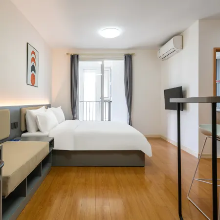 Chengmei Apartment (Zhenjiang Dagang South High-speed Railway Station Hudie Plaza Branch)