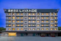 麗楓飯店（烏魯木齊天山國際機場德港萬達店） 烏魯木齊文廟附近的飯店