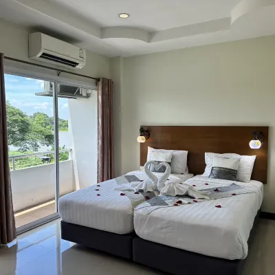 Chaophayathara Riverside Hotel Hotels near Wat Tha Chai