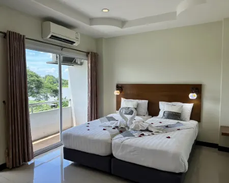 โรงแรม เจ้าพระยา ธารา ริเวอร์ไซด์ โรงแรมในอำเภอเมืองชัยนาท