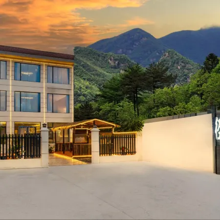 Jinglanshan Homestay (Huashan Scenic Area Visitor Center)