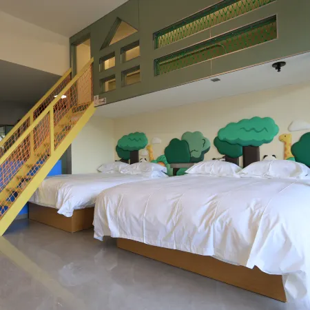 Qingdao·Qiyu·Ocean-Loving Azure Vernal Coastal Resort Homestay (Jinshatan Beer City Branch)