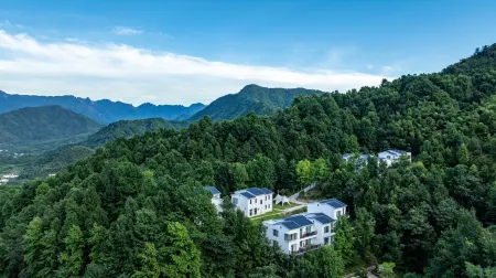 Floral Lux Hotel (Moskyland Hujian Villa by Jiuhua Mountain) Отели рядом с достопримечательностью «Zhiyuan Chenxi»