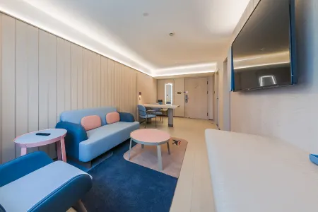 HanTing Hotel (Shanghai Zhenping Road Subway Station Xindian)