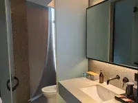 Nanchang Xiangtuyue Hotel (Tengwang Pavilion, Yangming Park Metro Station) Hotels near Donghu
