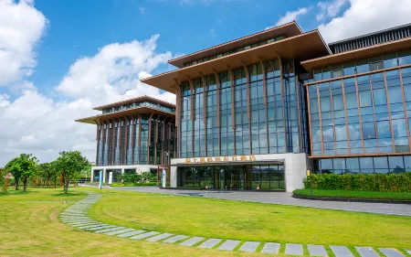 LN DONGFANG Changzhou Island Guangzhou（Guangzhou Higher Education Mega Center） Отели рядом с достопримечательностью «Guangdong University of Foreign Studies (South Campus)»