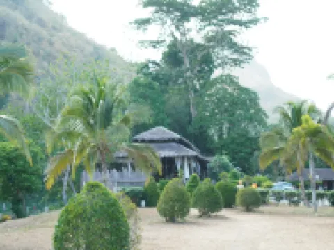 Cheiwlan Camp & Resort ラッチャプラパー ダム周辺のホテル