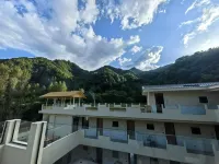 Yinzhu Huajian Homestay Hotel a Liuba