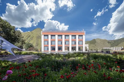 Wolian Huayin Hotel in Xinduqiao Hotels near Miles Corridor