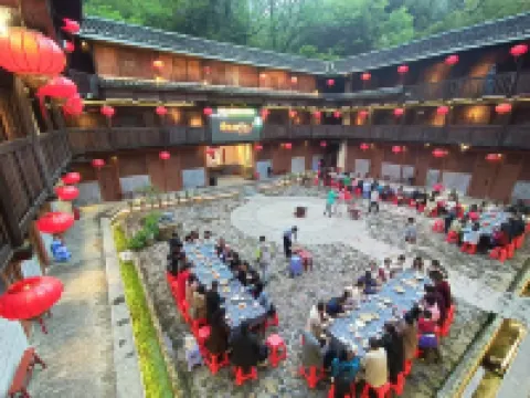 Longyan Tulou Qingfu Station