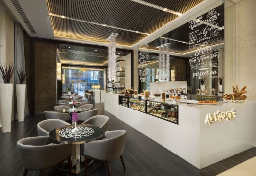 2. 비치 로타나 레..