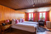 Chalet-Hotel Lodge - Swiss-Chalet Merlischachen Hotels in Root