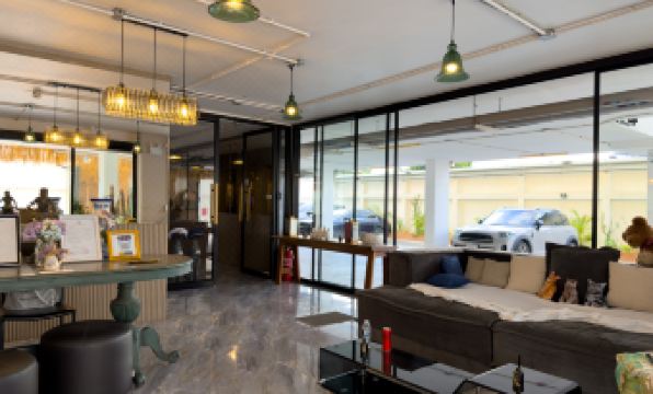 Breezewood BKK Hotel